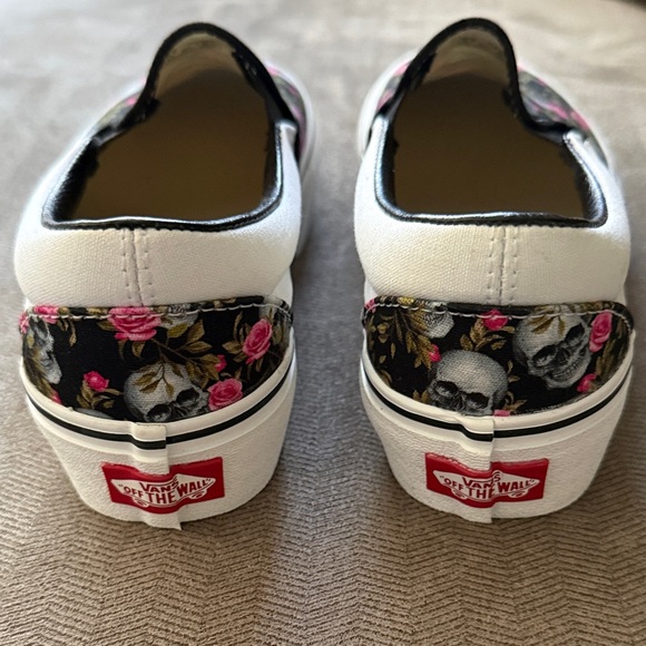 Vans Women’s Platform Black, White & Pink Floral Skull Slip-Ons - NEW Customs!! - Picture 3 of 4
